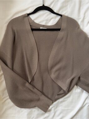 Aritzia | Babaton Decision Shrug